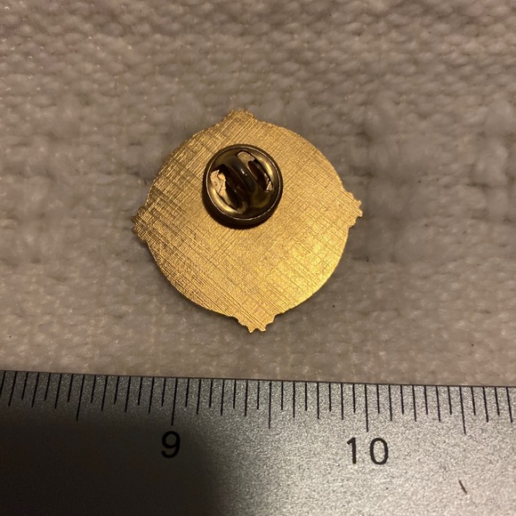 Mary Kay Sales Director pin - Picture 3 of 3